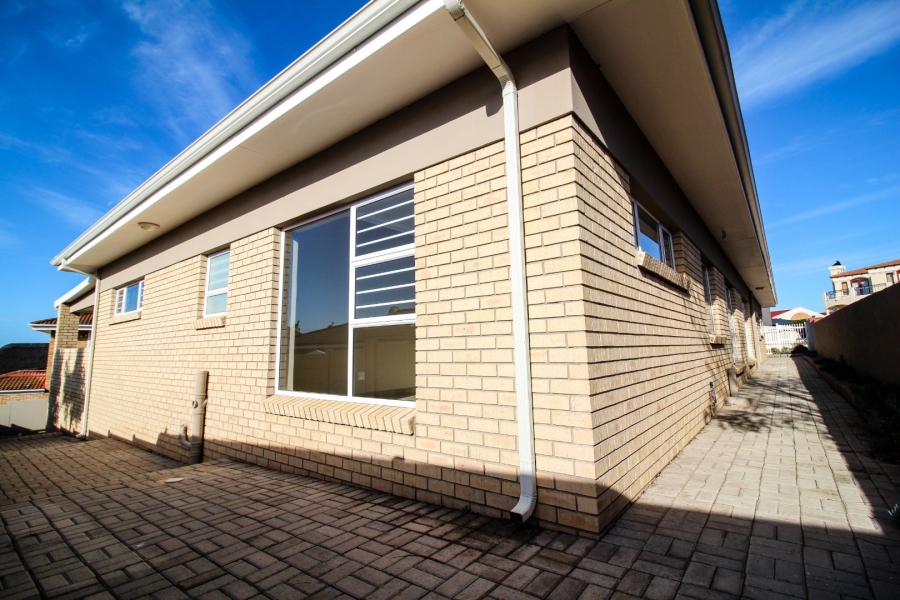 4 Bedroom Property for Sale in Menkenkop Western Cape